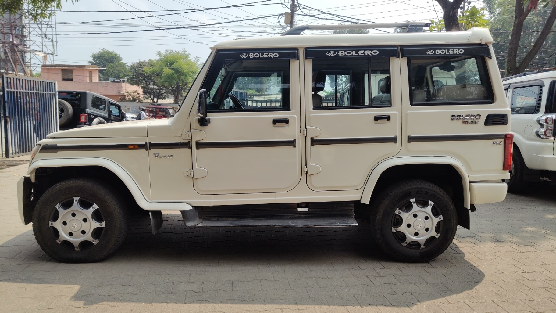 Mahindra Bolero - View 4