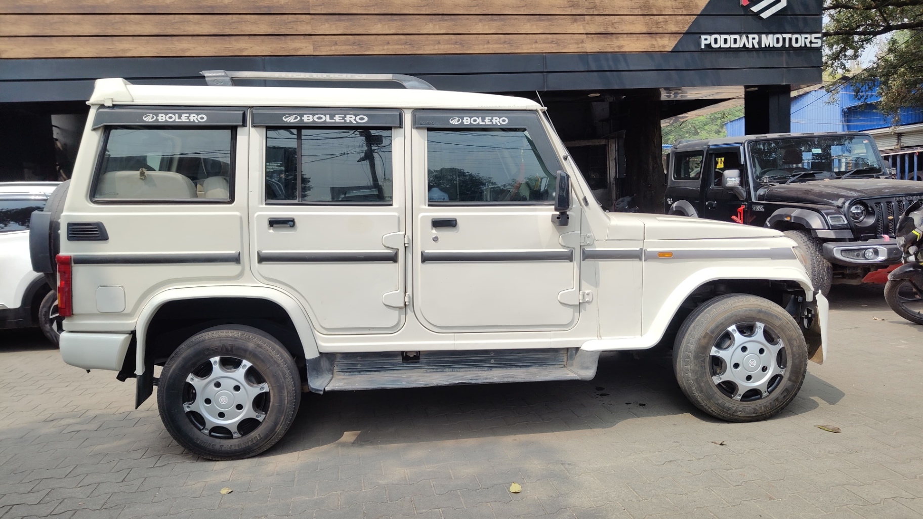 Mahindra Bolero - View 3