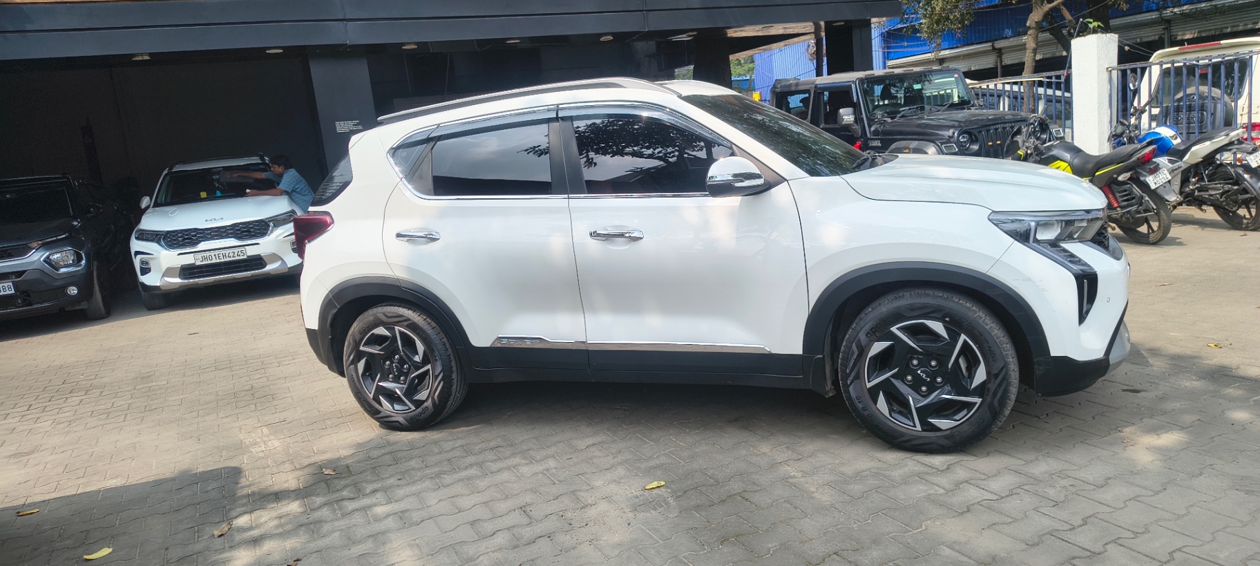 Kia Sonet - View 3