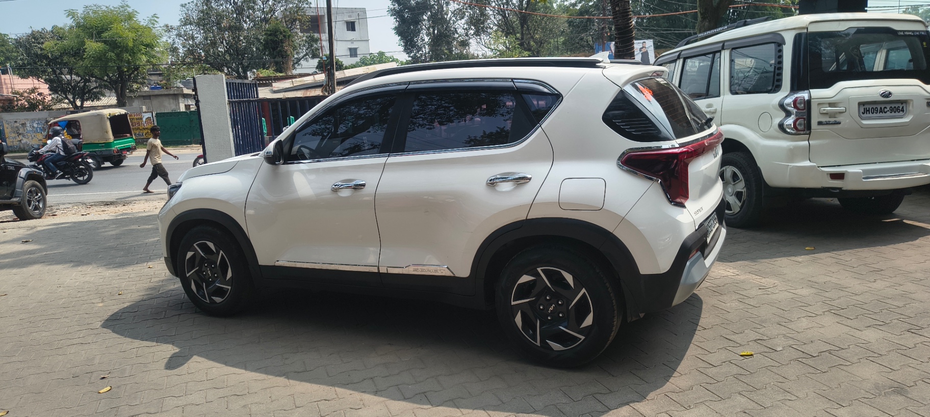 Kia Sonet - View 4