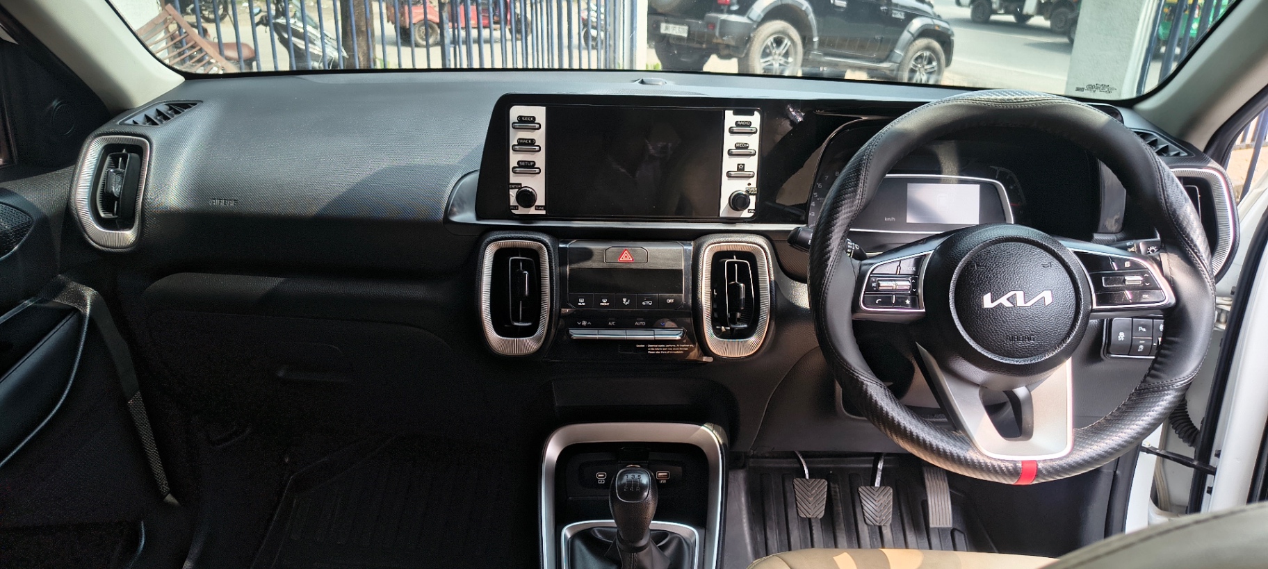 Kia Sonet - View 5