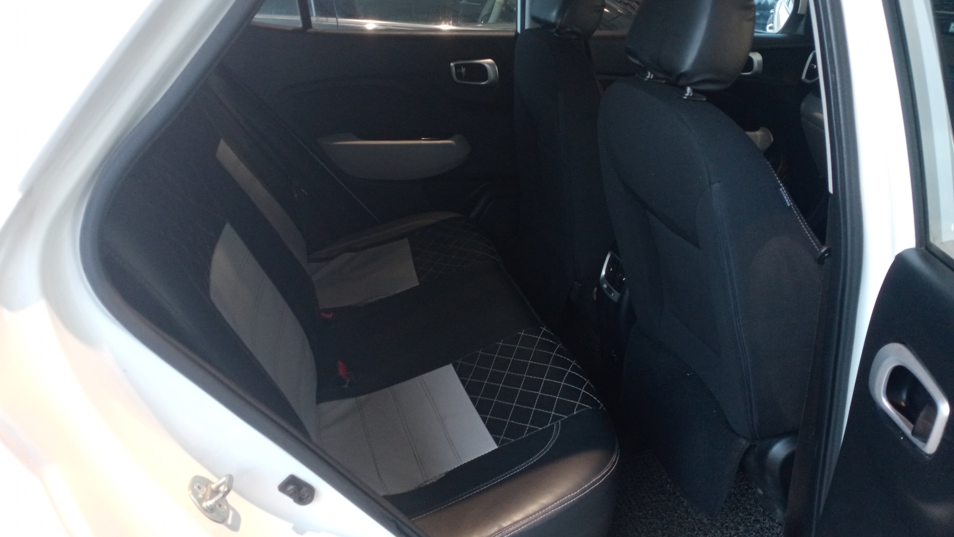 Hyundai Venue - View 5