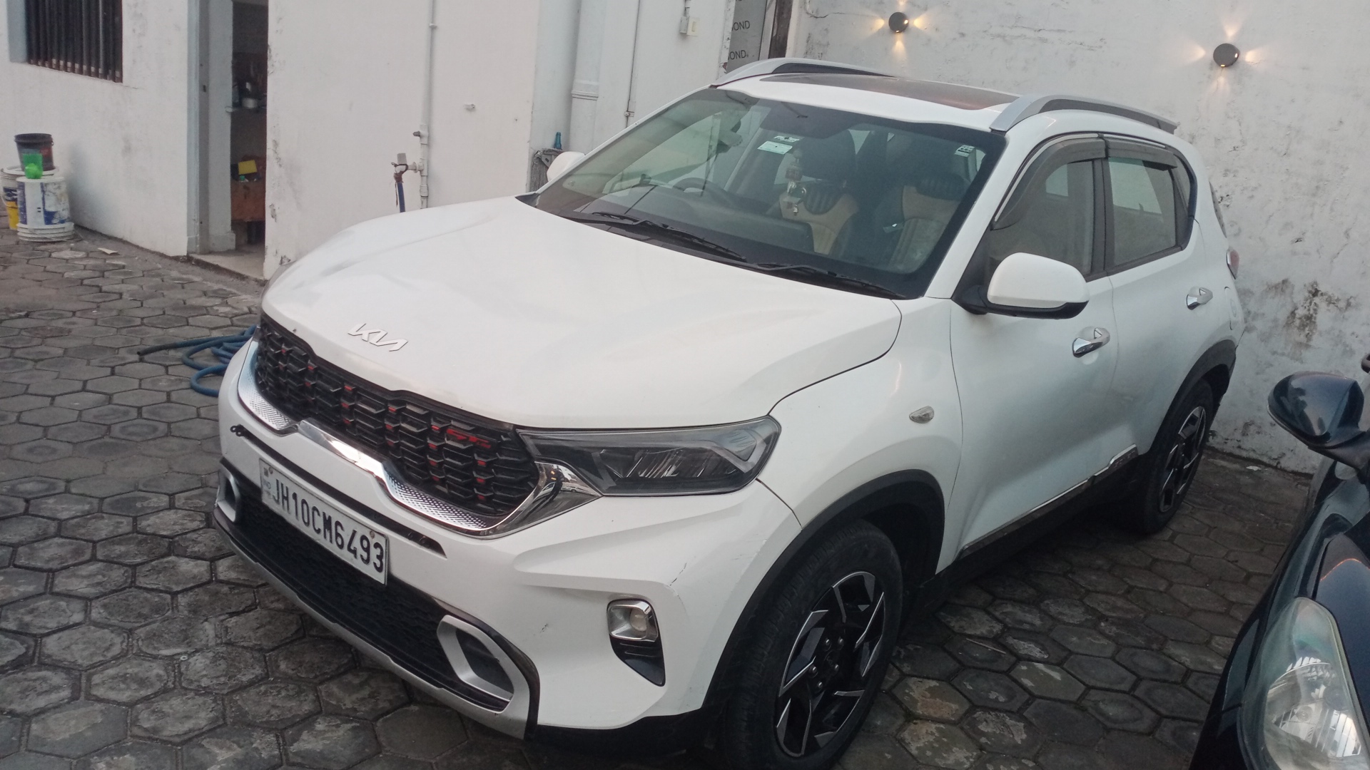 Kia Sonet - View 2