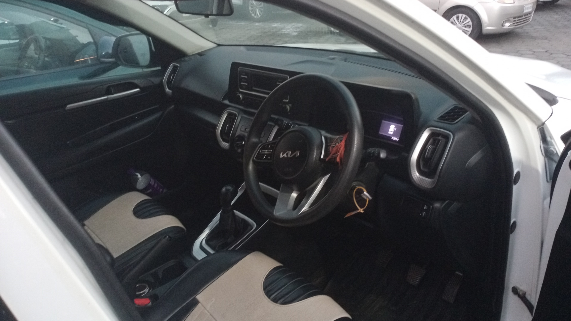 Kia Sonet - View 4