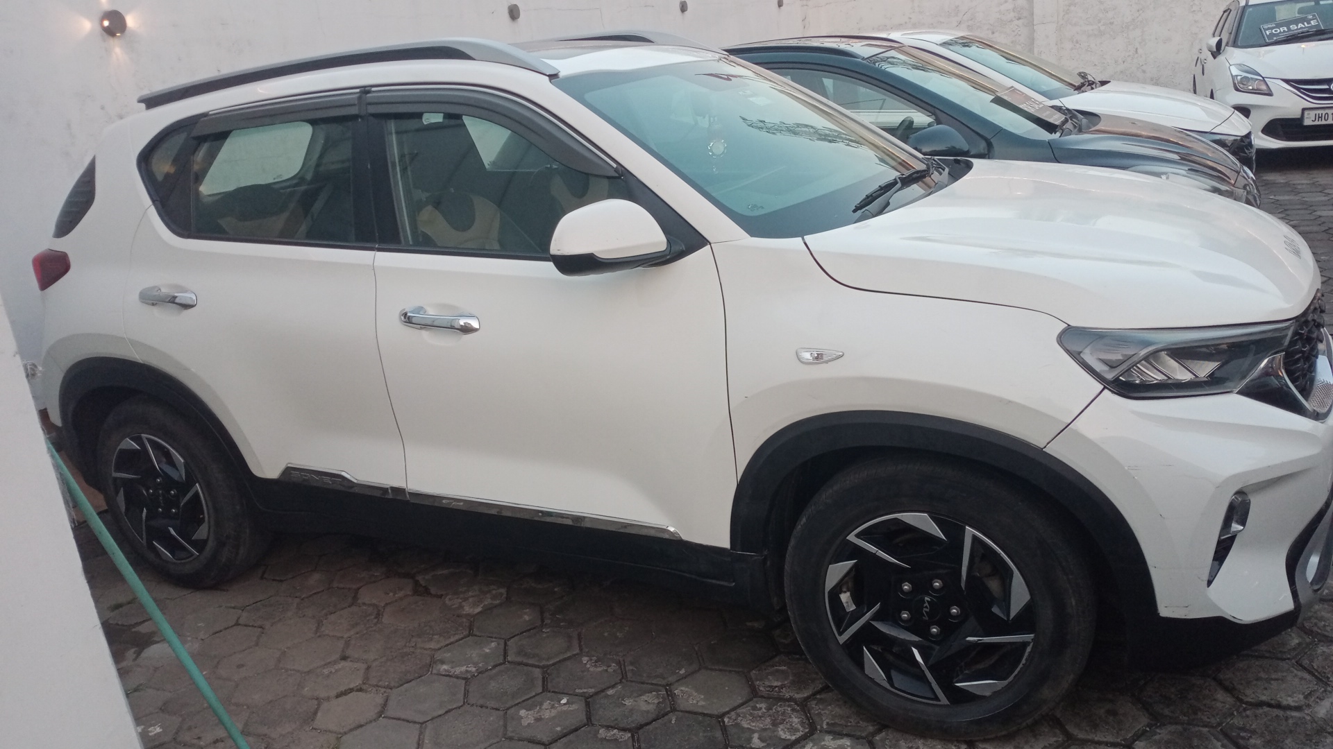 Kia Sonet - View 3