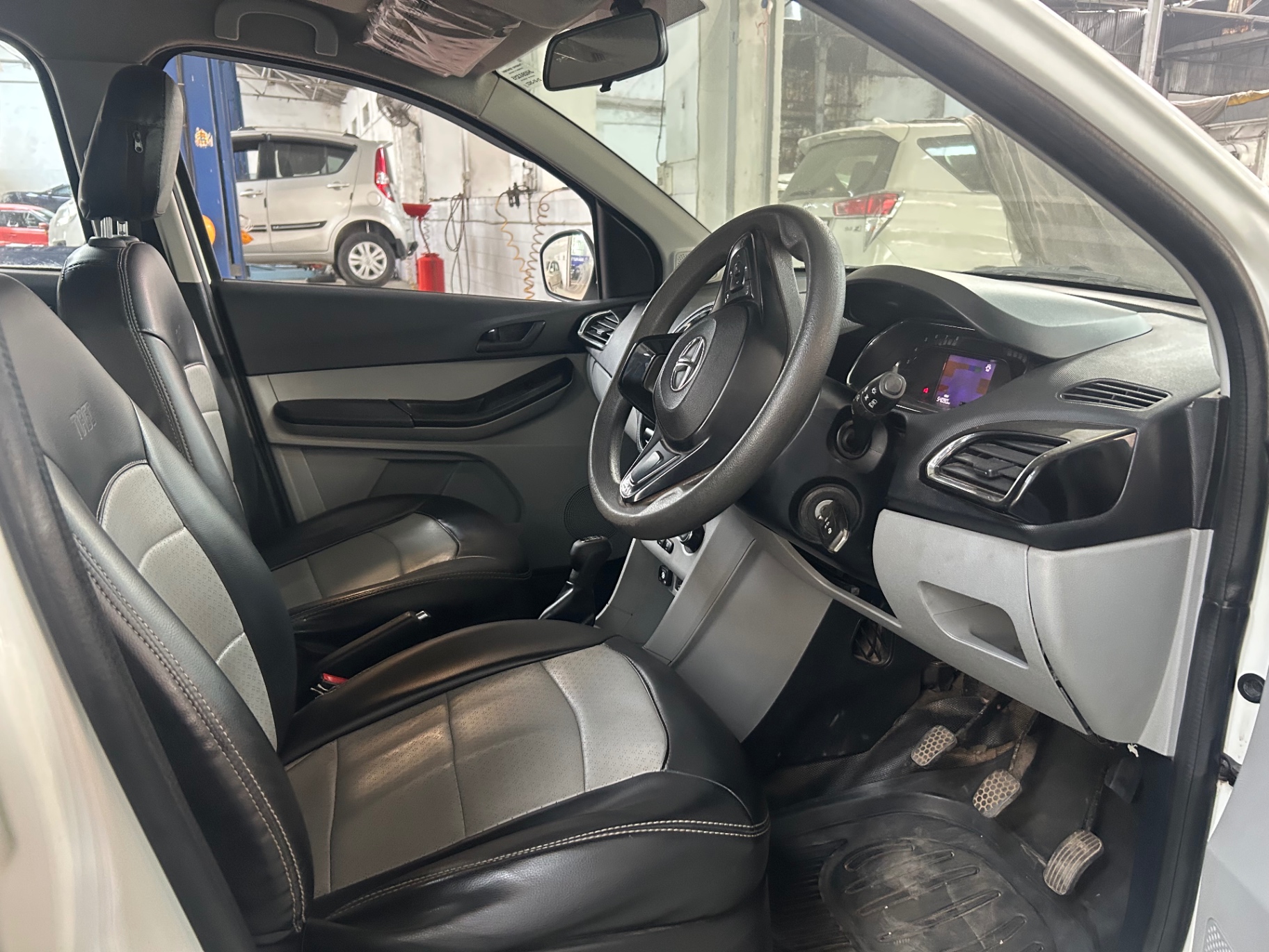 Tata Tiago - View 5