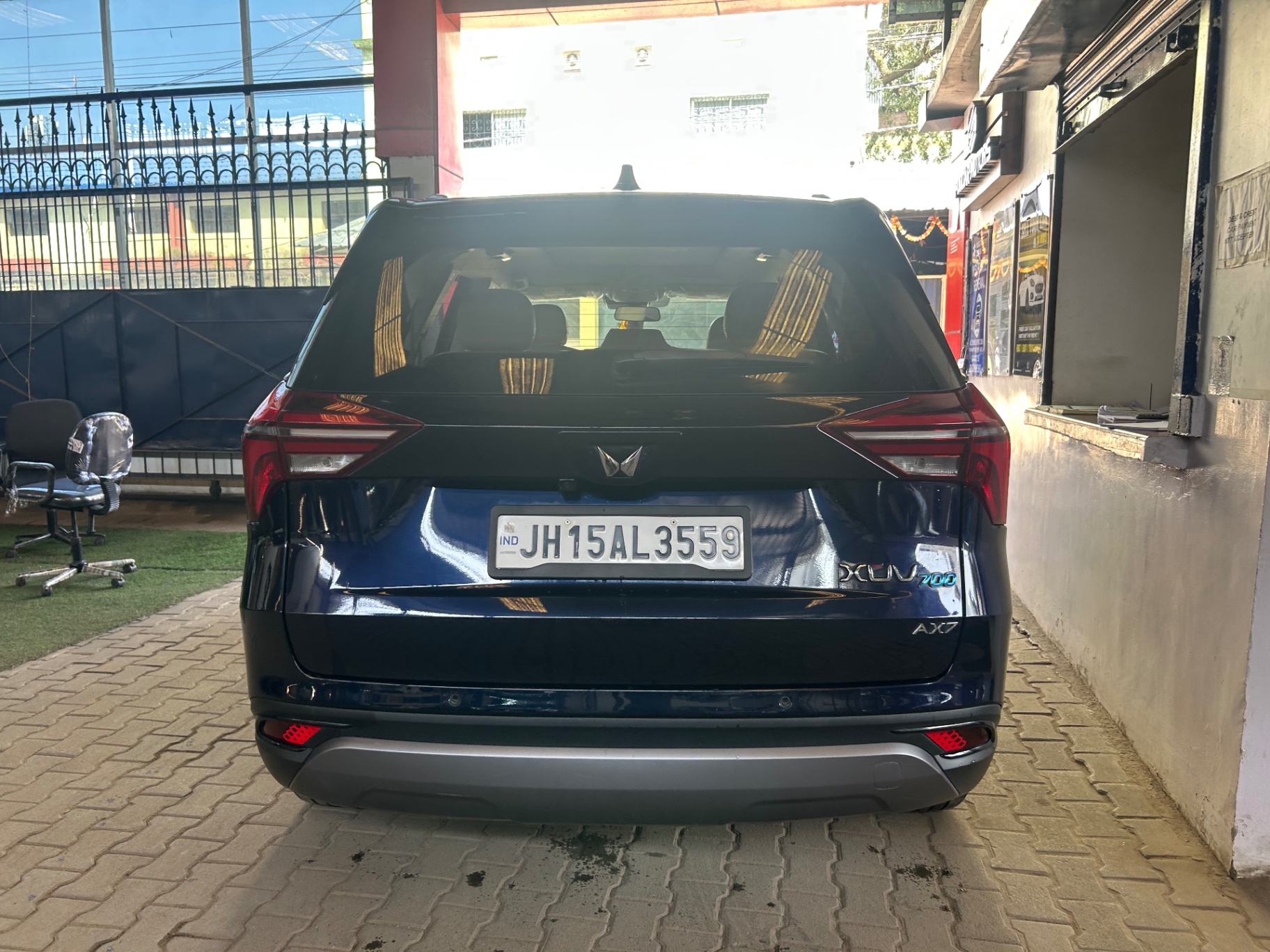 Mahindra XUV700 - View 2