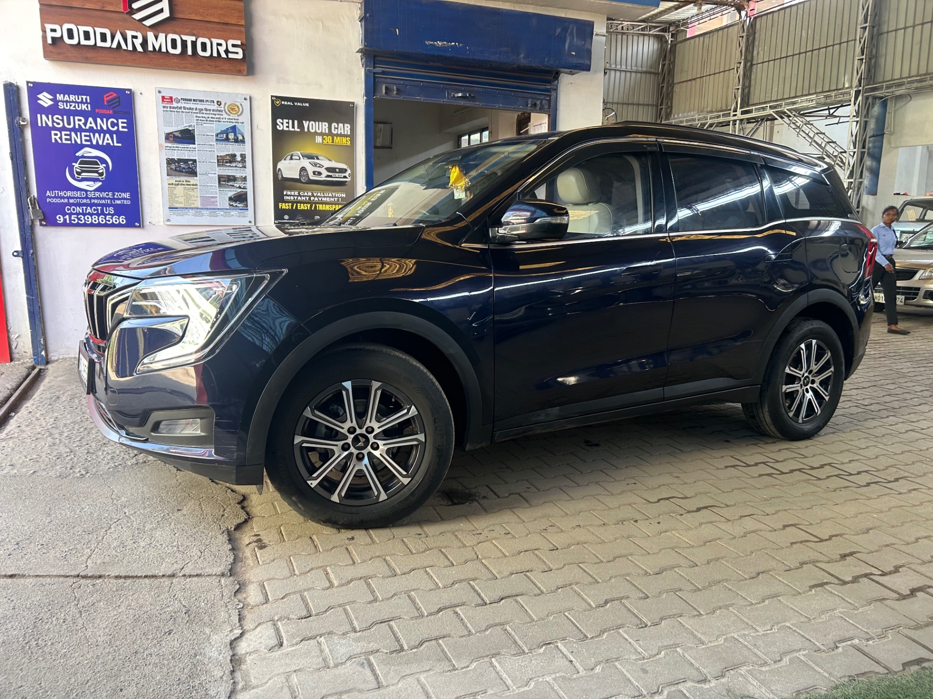 Mahindra XUV700 - View 4