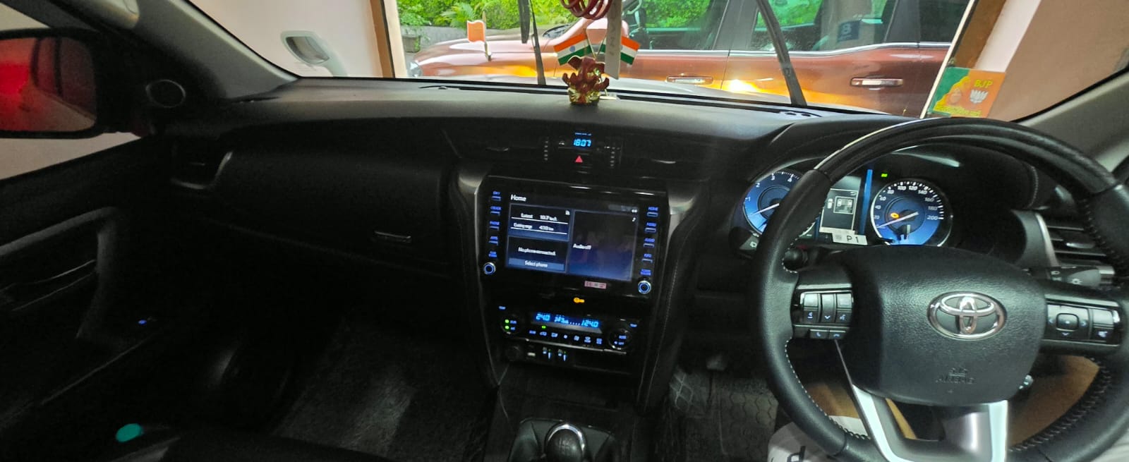Toyota Fortuner - Photo 3