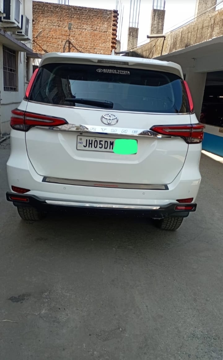 Toyota Fortuner - Photo 6